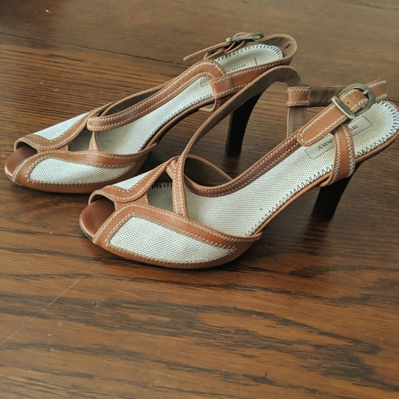 Burberry 7.5 Leather & Linen Classy Peep toe Heels - Picture 1 of 10